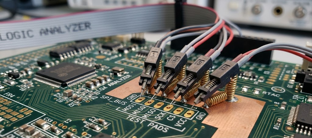 Logic analyzer benchmark setup and architecture comparison